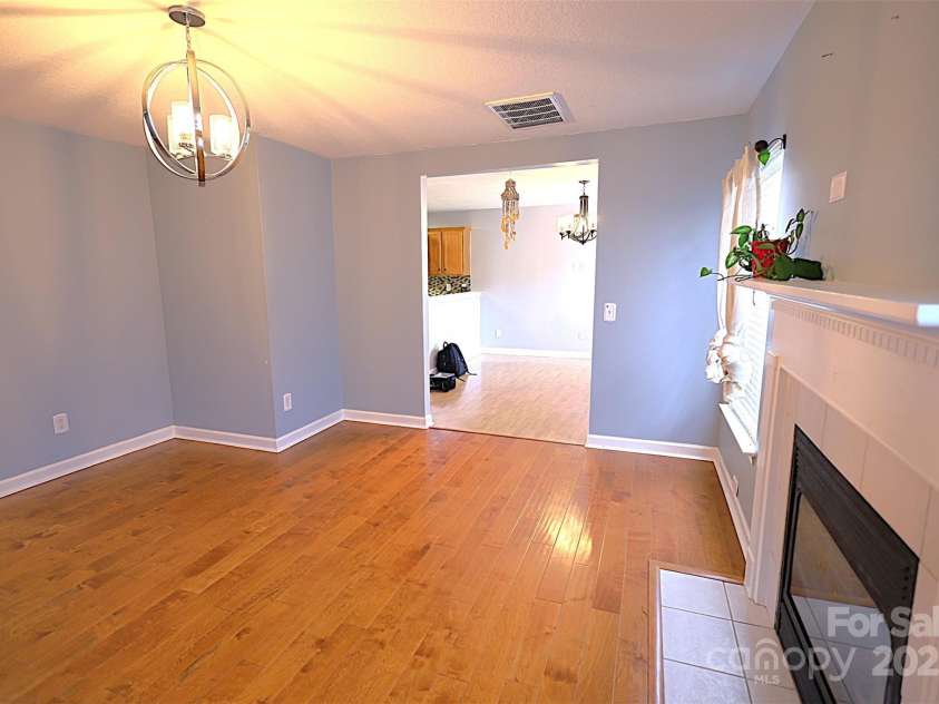 6614 Wicked Oak Lane, Charlotte, NC 28216.  MLS# CAR4253704, YatesRealty ID 31262. 