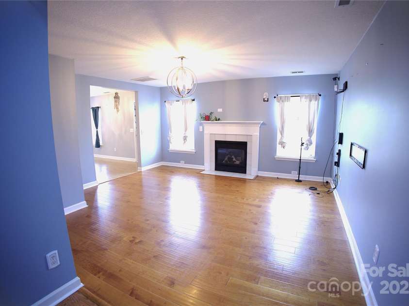 6614 Wicked Oak Lane, Charlotte, NC 28216.  MLS# CAR4253704, YatesRealty ID 31262. 