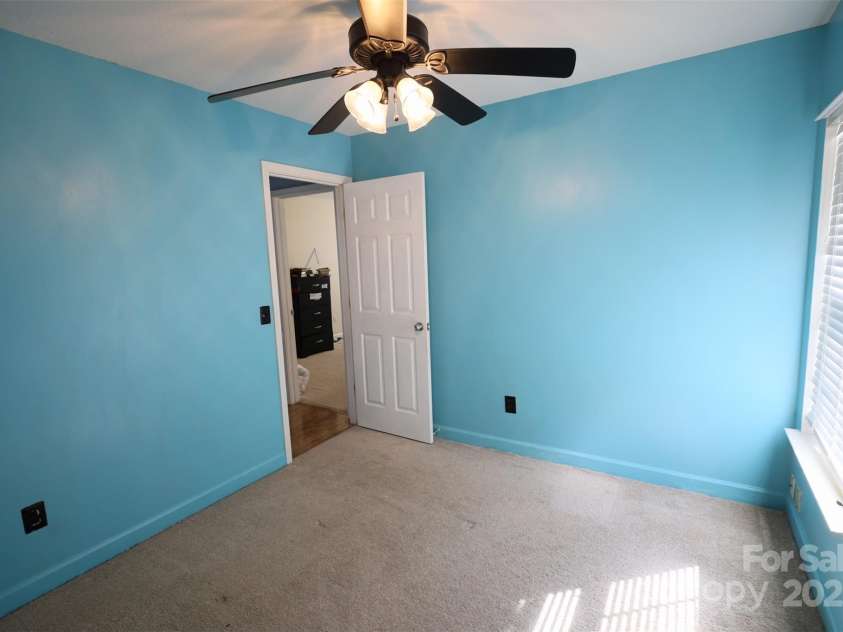 6614 Wicked Oak Lane, Charlotte, NC 28216.  MLS# CAR4253704, YatesRealty ID 31262. 