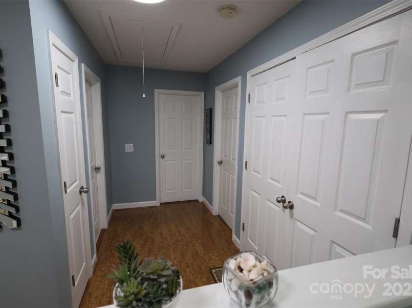 6614 Wicked Oak Lane, Charlotte, NC 28216.  MLS# CAR4253704, YatesRealty ID 31262. 