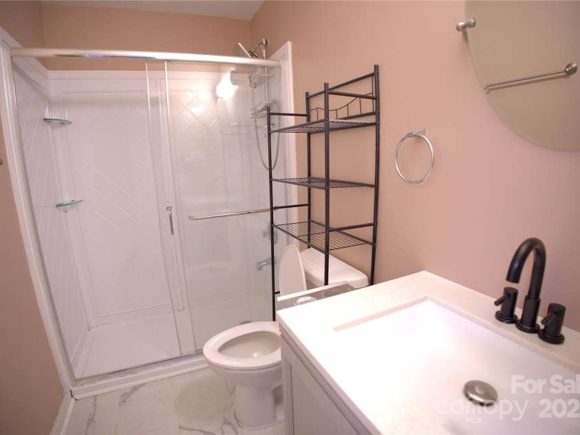 6614 Wicked Oak Lane, Charlotte, NC 28216.  MLS# CAR4253704, YatesRealty ID 31262. 