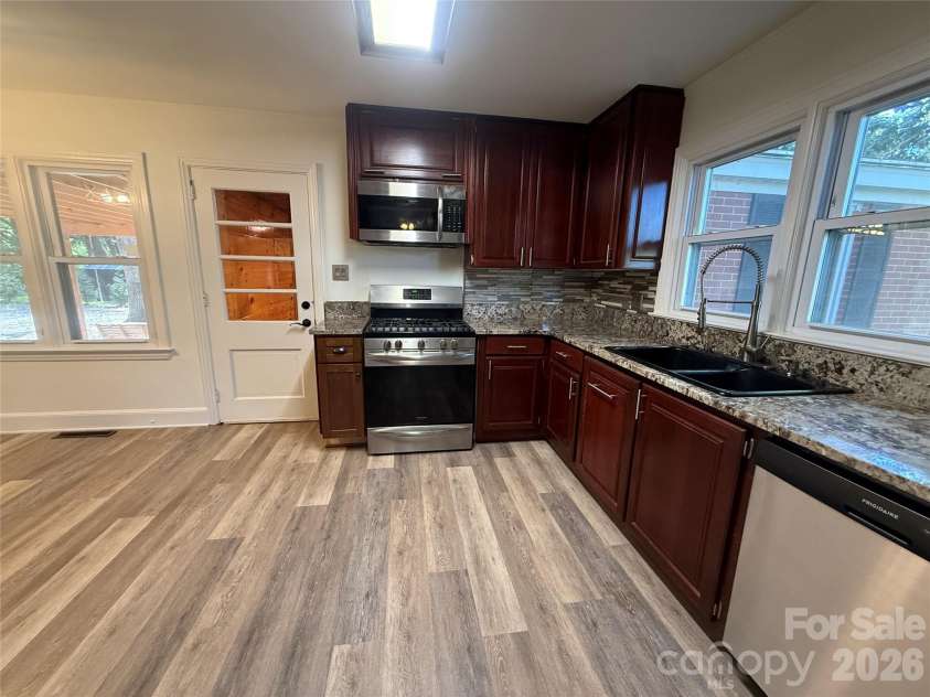 148 Barium Lane, Statesville, NC 28677.  MLS# CAR4395189, YatesRealty ID 31264. Kitchen