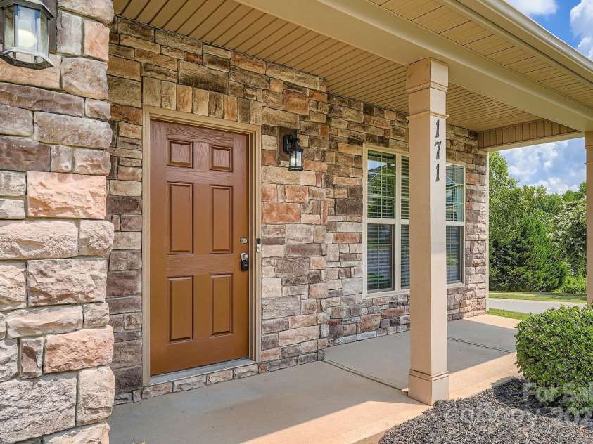 171 Gage Drive, Mooresville, NC 28115.  MLS# CAR4287060, YatesRealty ID 31264. 