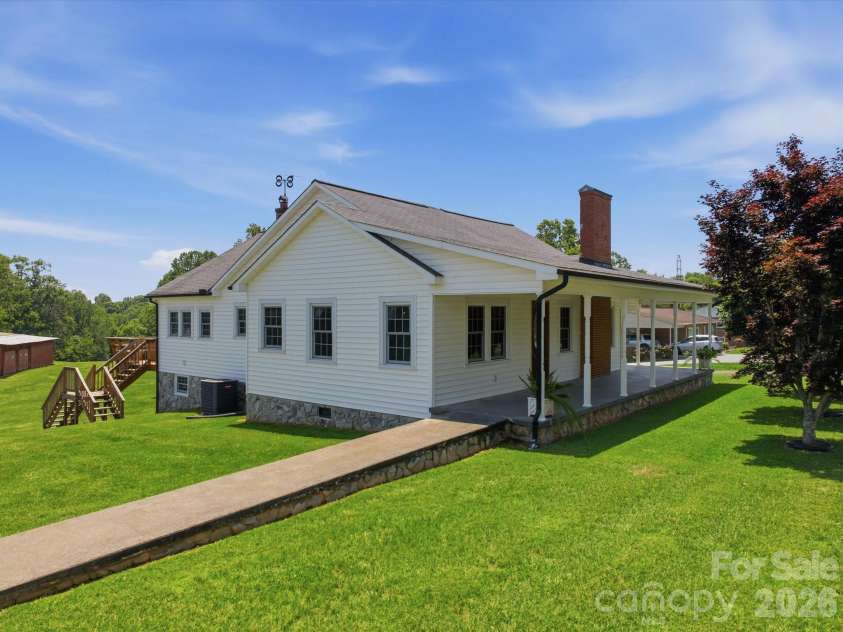 2401 Lail Road, Morganton, NC 28655.  MLS# CAR4386286, YatesRealty ID 31265. 