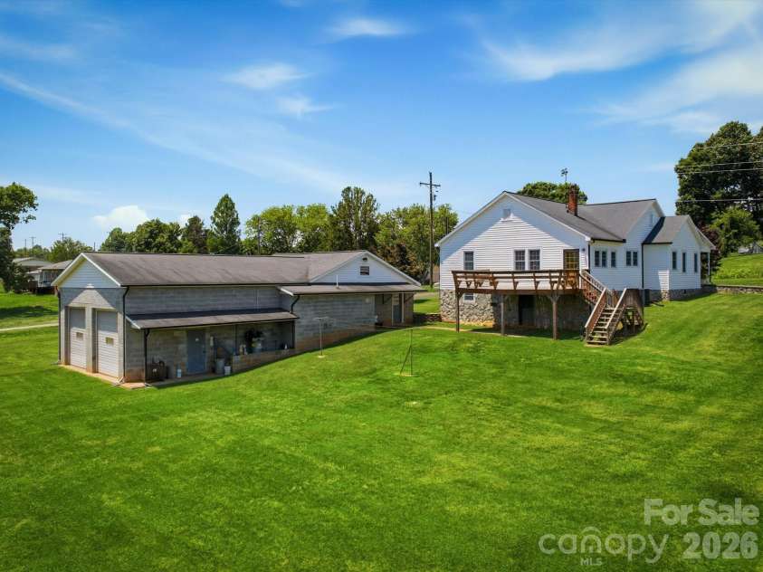 2401 Lail Road, Morganton, NC 28655.  MLS# CAR4386286, YatesRealty ID 31265. 