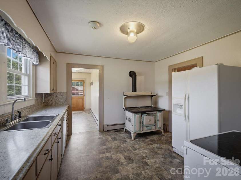 2401 Lail Road, Morganton, NC 28655.  MLS# CAR4386286, YatesRealty ID 31265. 