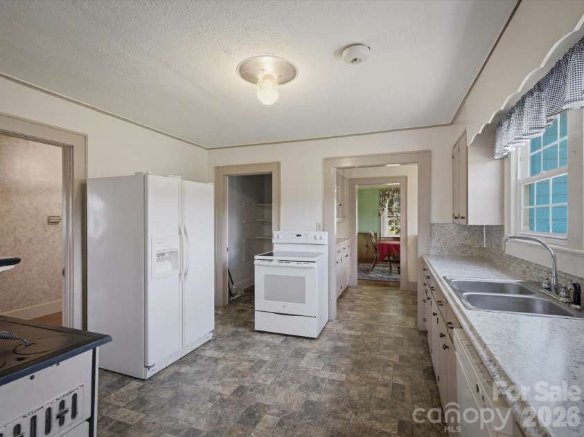 2401 Lail Road, Morganton, NC 28655.  MLS# CAR4386286, YatesRealty ID 31265. 