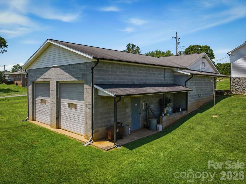 2401 Lail Road, Morganton, NC 28655.  MLS# CAR4386286, YatesRealty ID 31265. 