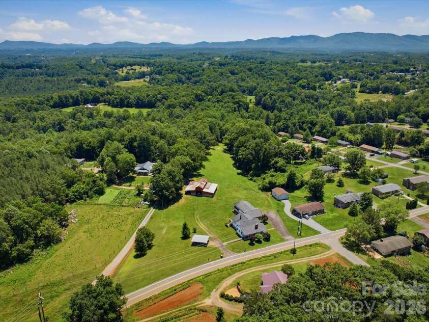 2401 Lail Road, Morganton, NC 28655.  MLS# CAR4386286, YatesRealty ID 31265. 