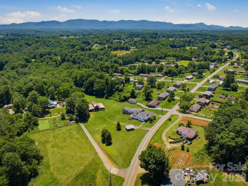 2401 Lail Road, Morganton, NC 28655.  MLS# CAR4386286, YatesRealty ID 31265. 