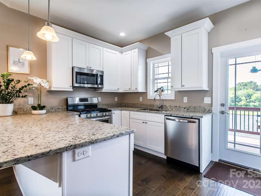 75 Leyland Circle, Hendersonville, NC 28792.  MLS# CAR4261557, YatesRealty ID 31266. 