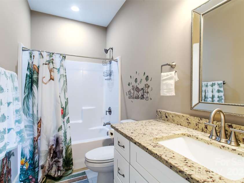 75 Leyland Circle, Hendersonville, NC 28792.  MLS# CAR4261557, YatesRealty ID 31266. 