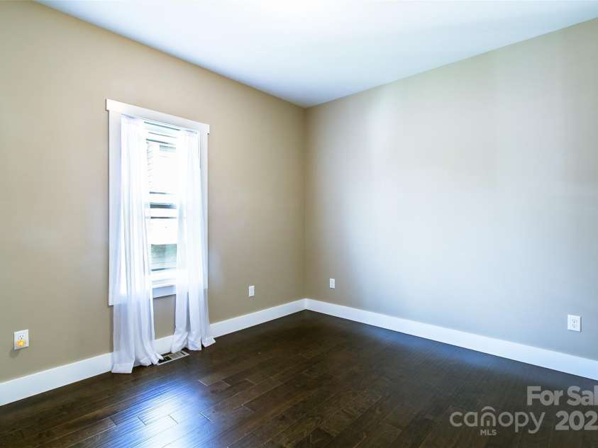 75 Leyland Circle, Hendersonville, NC 28792.  MLS# CAR4261557, YatesRealty ID 31266. 