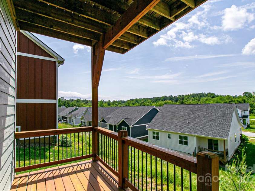 75 Leyland Circle, Hendersonville, NC 28792.  MLS# CAR4261557, YatesRealty ID 31266. 