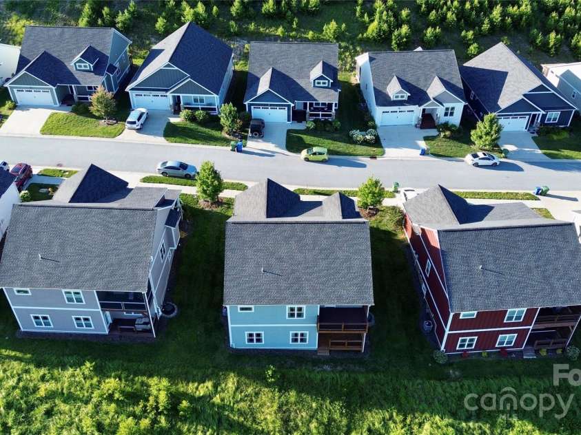 75 Leyland Circle, Hendersonville, NC 28792.  MLS# CAR4261557, YatesRealty ID 31266. 