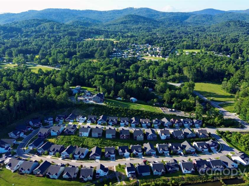 75 Leyland Circle, Hendersonville, NC 28792.  MLS# CAR4261557, YatesRealty ID 31266. 