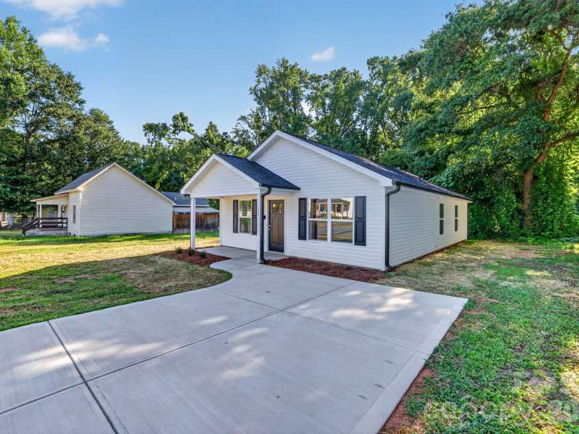 157 Third Street, Gaffney, SC 29340.  MLS# CAR4394350, YatesRealty ID 31267. Exterior side angle