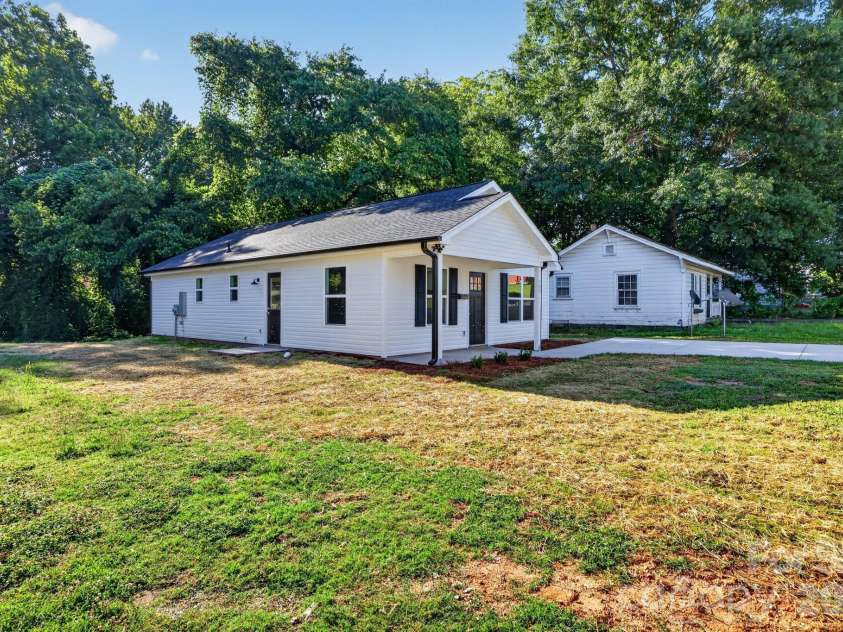 157 Third Street, Gaffney, SC 29340.  MLS# CAR4394350, YatesRealty ID 31267. Exterior side angle