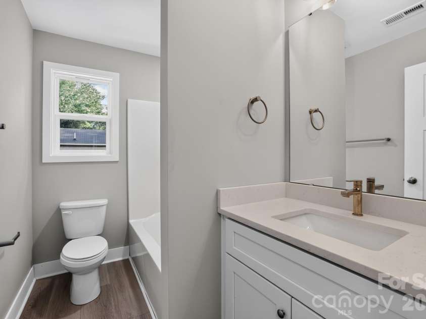 157 Third Street, Gaffney, SC 29340.  MLS# CAR4394350, YatesRealty ID 31267. Full bath (secondary)