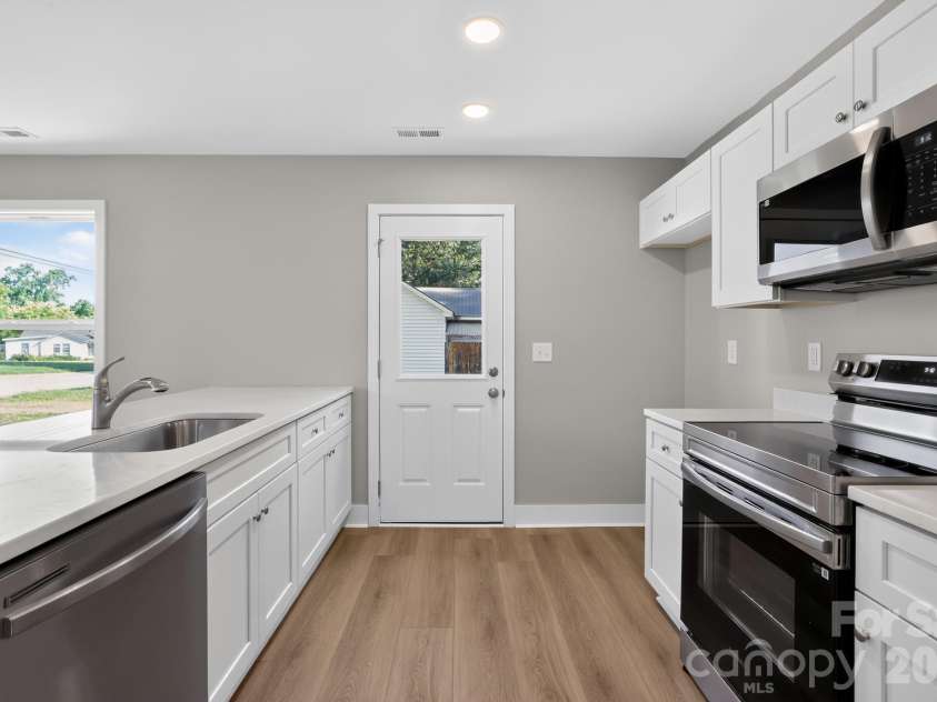 157 Third Street, Gaffney, SC 29340.  MLS# CAR4394350, YatesRealty ID 31267. Kitchen