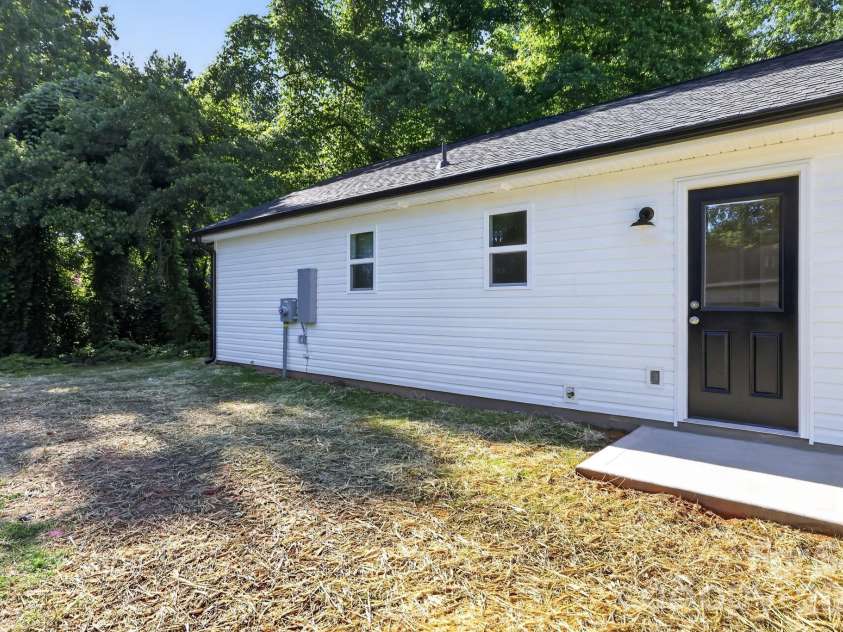 157 Third Street, Gaffney, SC 29340.  MLS# CAR4394350, YatesRealty ID 31267. Side & Kitchen Entry