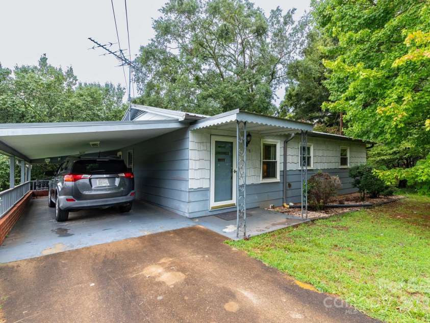 118 Mcdaniel Street, Forest City, NC 28043.  MLS# CAR4289370, YatesRealty ID 31268. 