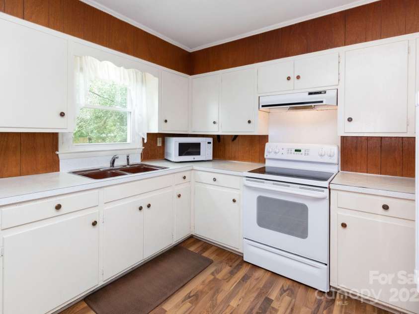 118 Mcdaniel Street, Forest City, NC 28043.  MLS# CAR4289370, YatesRealty ID 31268. 