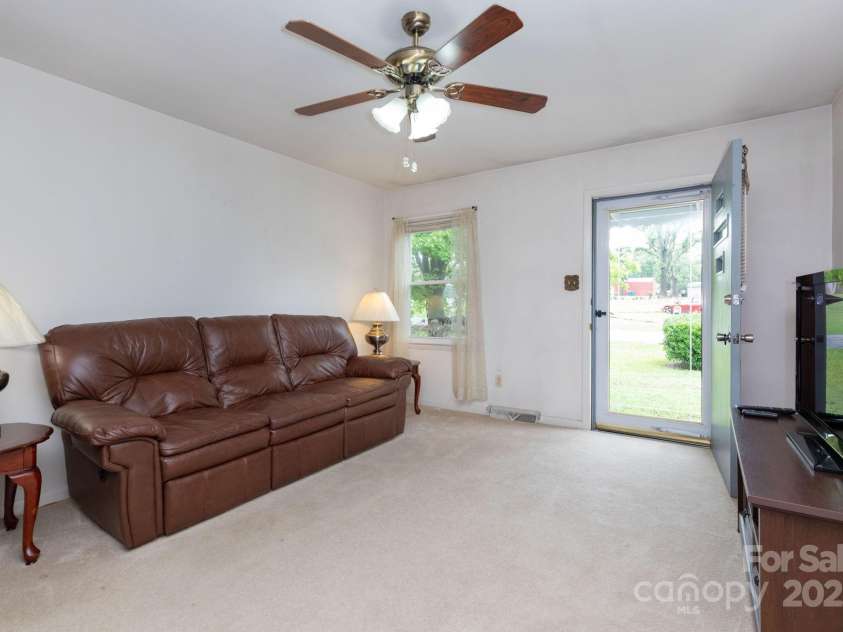 118 Mcdaniel Street, Forest City, NC 28043.  MLS# CAR4289370, YatesRealty ID 31268. 