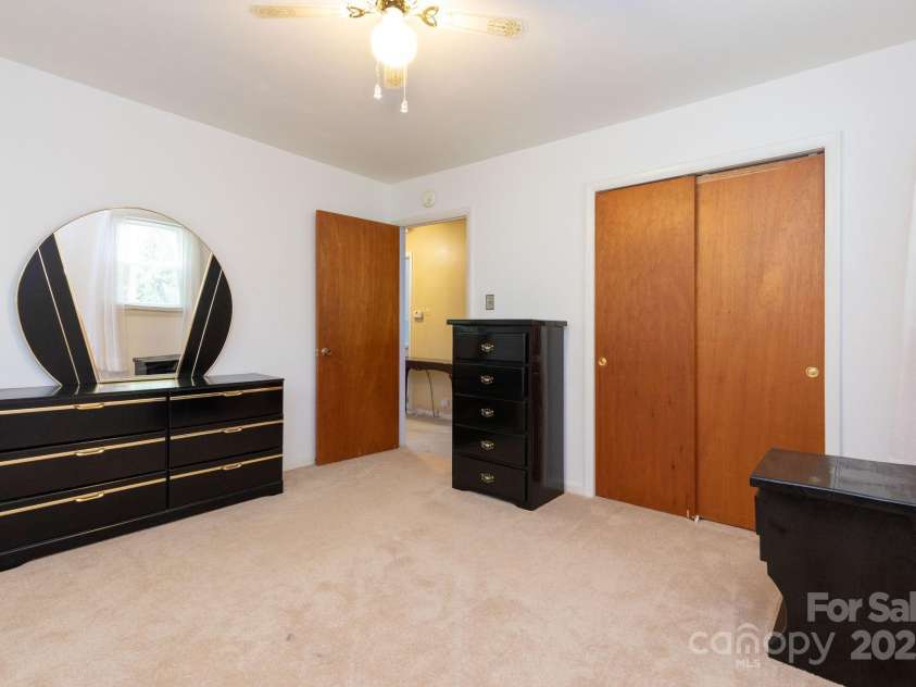 118 Mcdaniel Street, Forest City, NC 28043.  MLS# CAR4289370, YatesRealty ID 31268. 