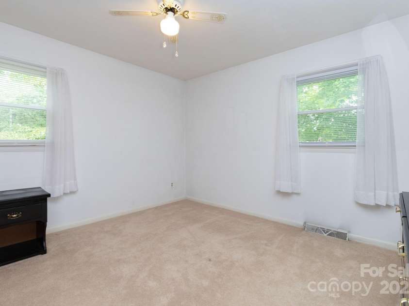 118 Mcdaniel Street, Forest City, NC 28043.  MLS# CAR4289370, YatesRealty ID 31268. 