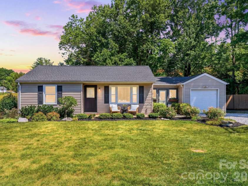 2758 Martin Street, Walkertown, NC 27051.  MLS# CAR4394820, YatesRealty ID 31268. 