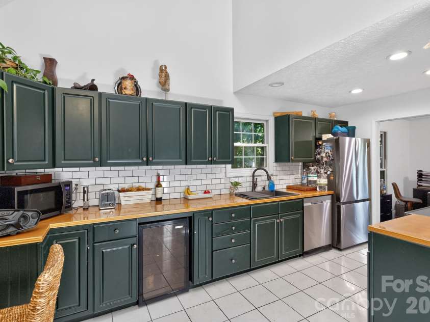 163 Canaan Drive, Candler, NC 28715.  MLS# CAR4395020, YatesRealty ID 31269. 