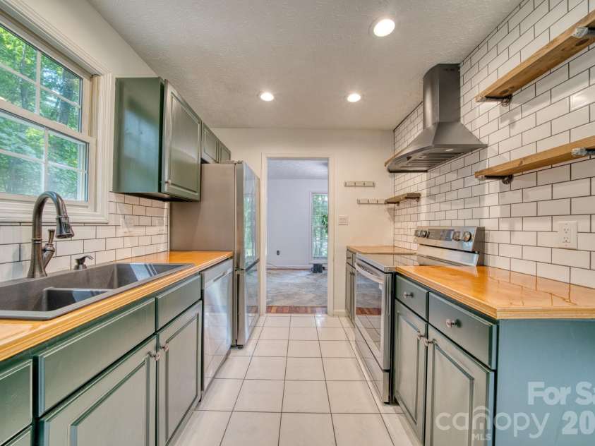 163 Canaan Drive, Candler, NC 28715.  MLS# CAR4426253, YatesRealty ID 31269. 