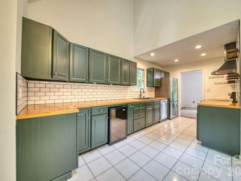163 Canaan Drive, Candler, NC 28715.  MLS# CAR4426253, YatesRealty ID 31269. 