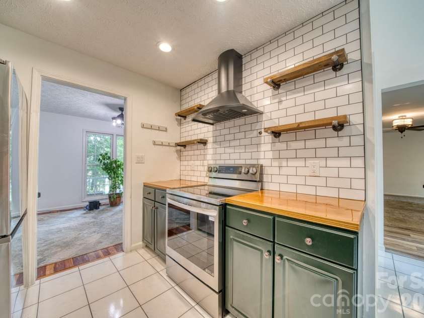 163 Canaan Drive, Candler, NC 28715.  MLS# CAR4426253, YatesRealty ID 31269. 