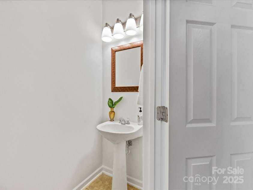3516 Calpella Court, Charlotte, NC 28262.  MLS# CAR4290100, YatesRealty ID 31269. Main Level Powder Room