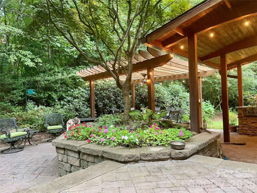 112 Parkland Street, Morganton, NC 28655.  MLS# CAR4345464, YatesRealty ID 3127. 