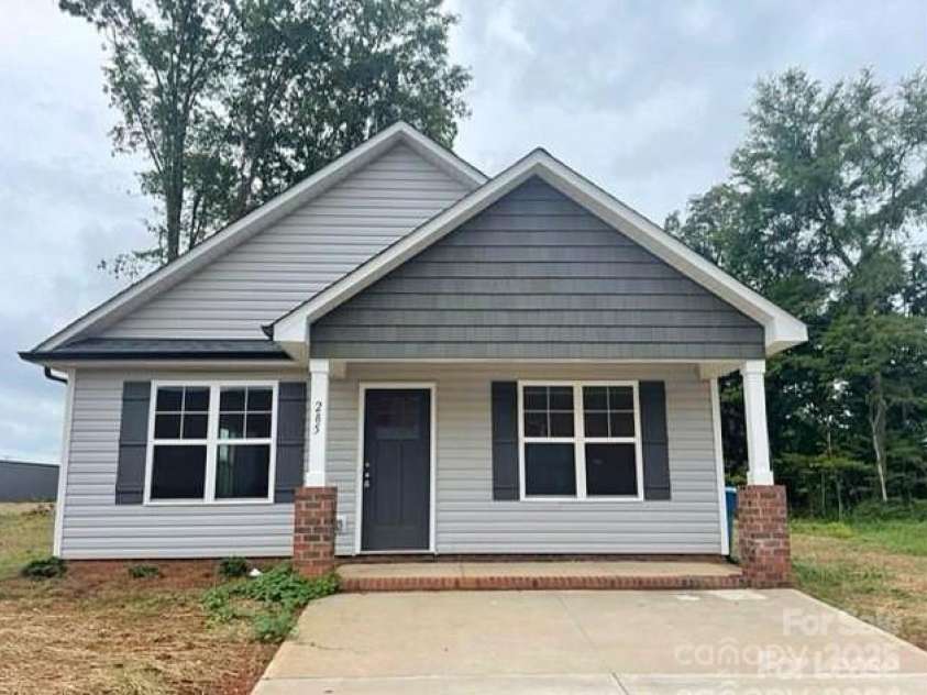 285 Steele Street, Salisbury, NC 28144.  MLS# CAR4277373, YatesRealty ID 3127. Beautiful Ranch Home