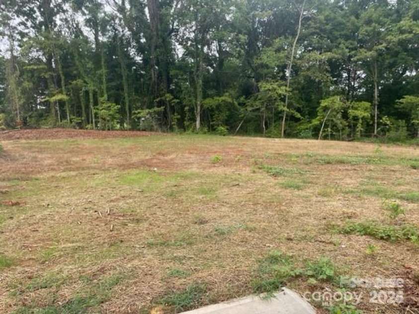 285 Steele Street, Salisbury, NC 28144.  MLS# CAR4277373, YatesRealty ID 3127. Huge Backyard