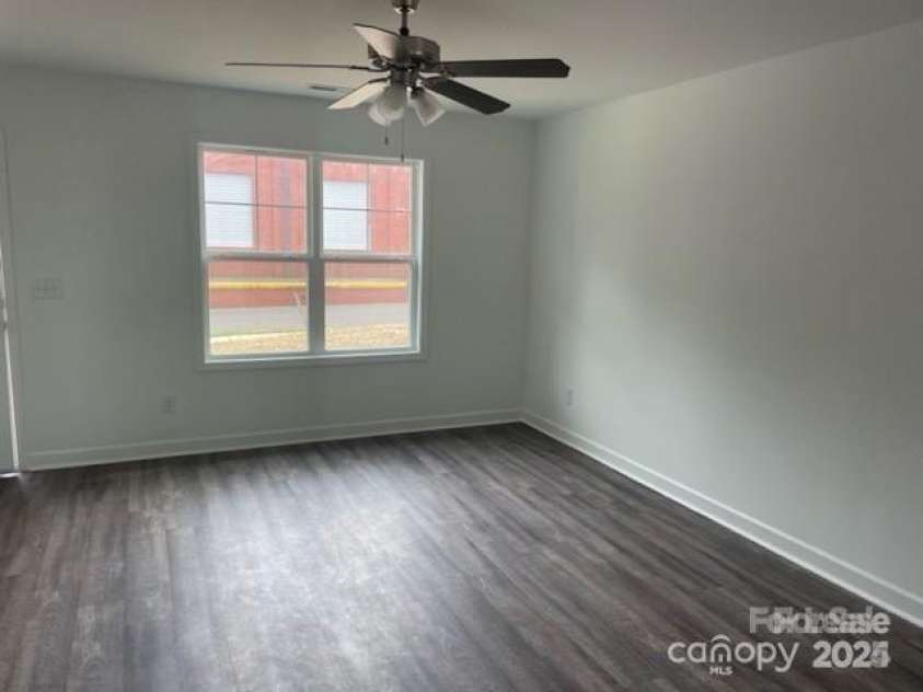 285 Steele Street, Salisbury, NC 28144.  MLS# CAR4277373, YatesRealty ID 3127. Large Living Room