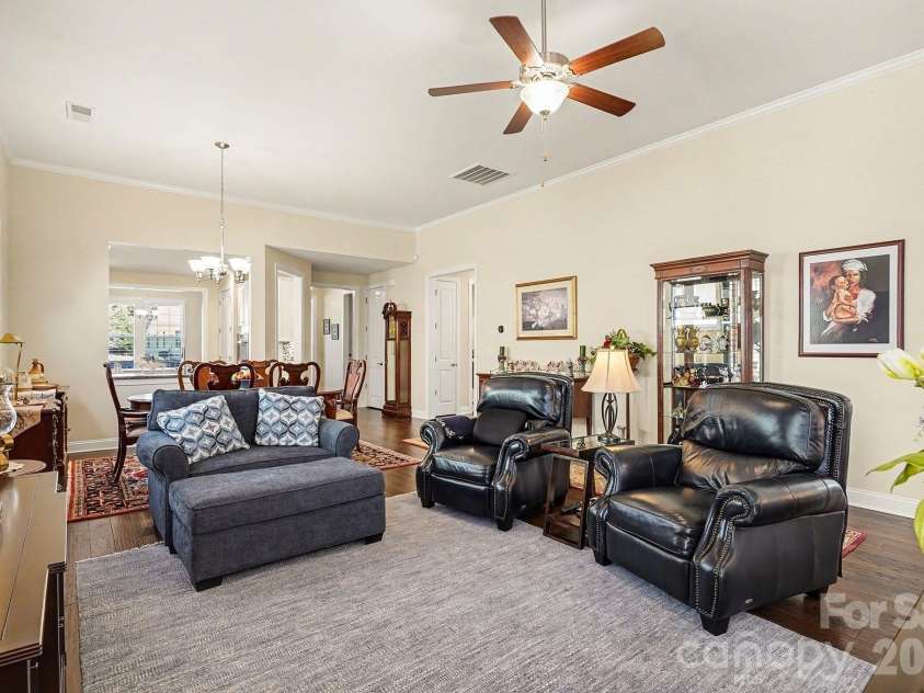 8407 Festival Way, Charlotte, NC 28215.  MLS# CAR4330612, YatesRealty ID 3127. 