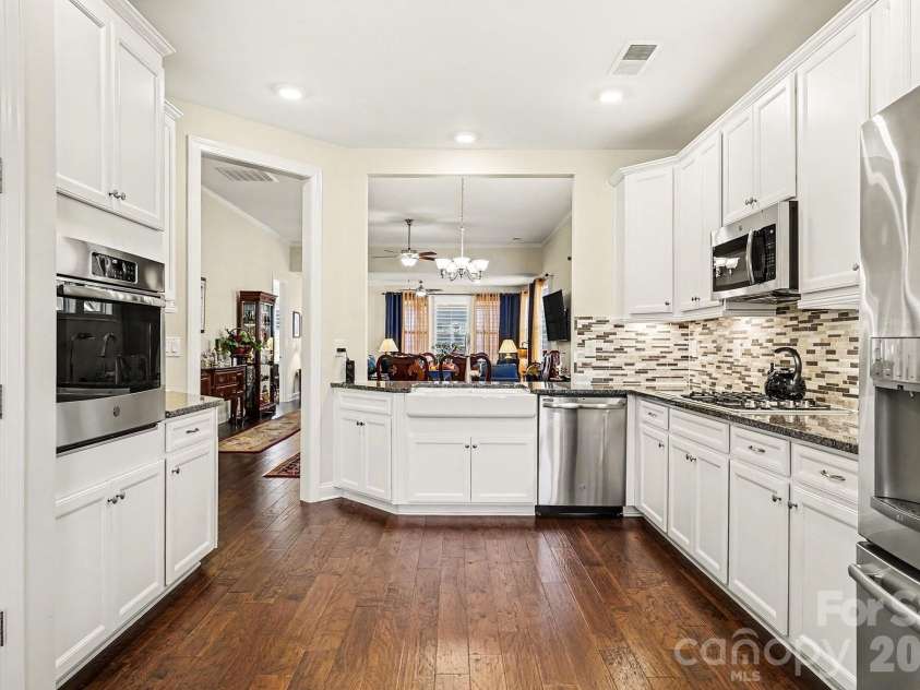 8407 Festival Way, Charlotte, NC 28215.  MLS# CAR4330612, YatesRealty ID 3127. 