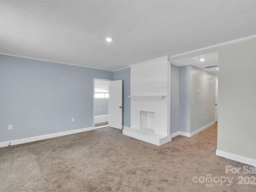 103 W 13th Street, Kannapolis, NC 28081.  MLS# CAR4284889, YatesRealty ID 31270. Vacant unit- Ground Floor