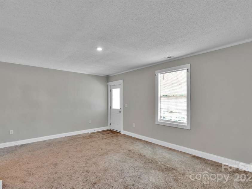 103 W 13th Street, Kannapolis, NC 28081.  MLS# CAR4284889, YatesRealty ID 31270. Vacant unit- Ground Floor