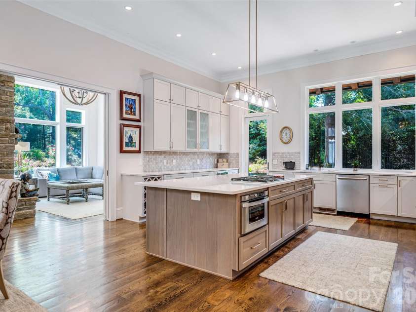 11 Beadle Lane, Asheville, NC 28803.  MLS# CAR4384747, YatesRealty ID 31270. 