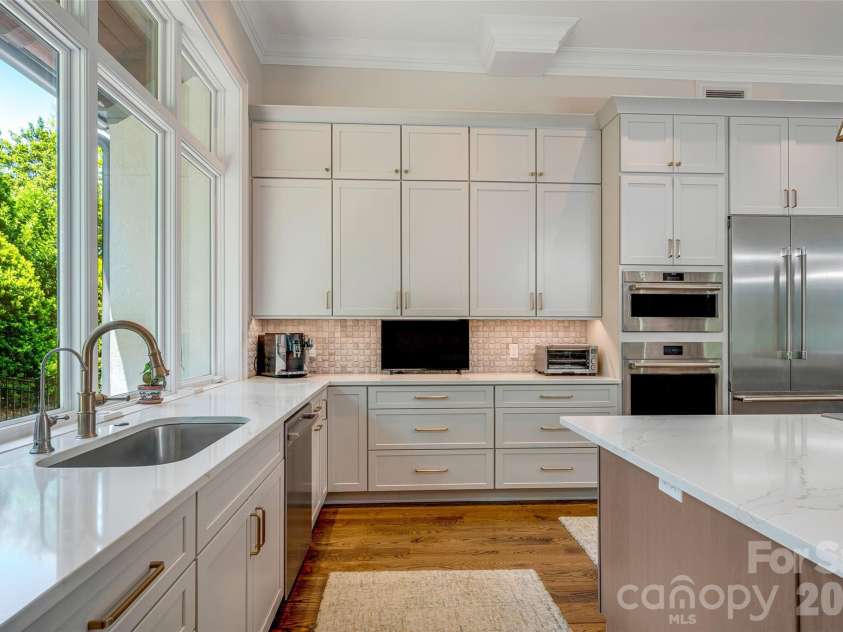 11 Beadle Lane, Asheville, NC 28803.  MLS# CAR4384747, YatesRealty ID 31270. 