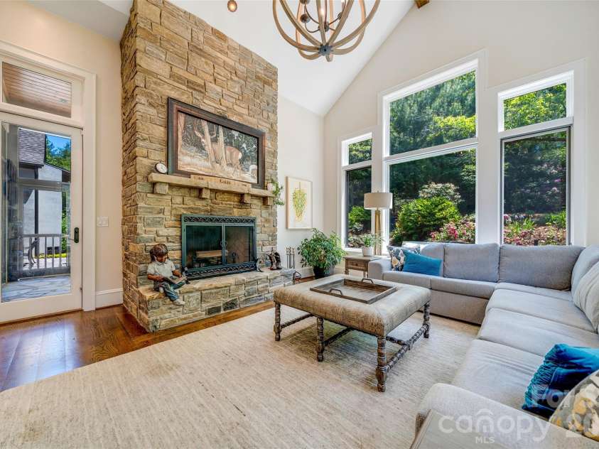 11 Beadle Lane, Asheville, NC 28803.  MLS# CAR4384747, YatesRealty ID 31270. 
