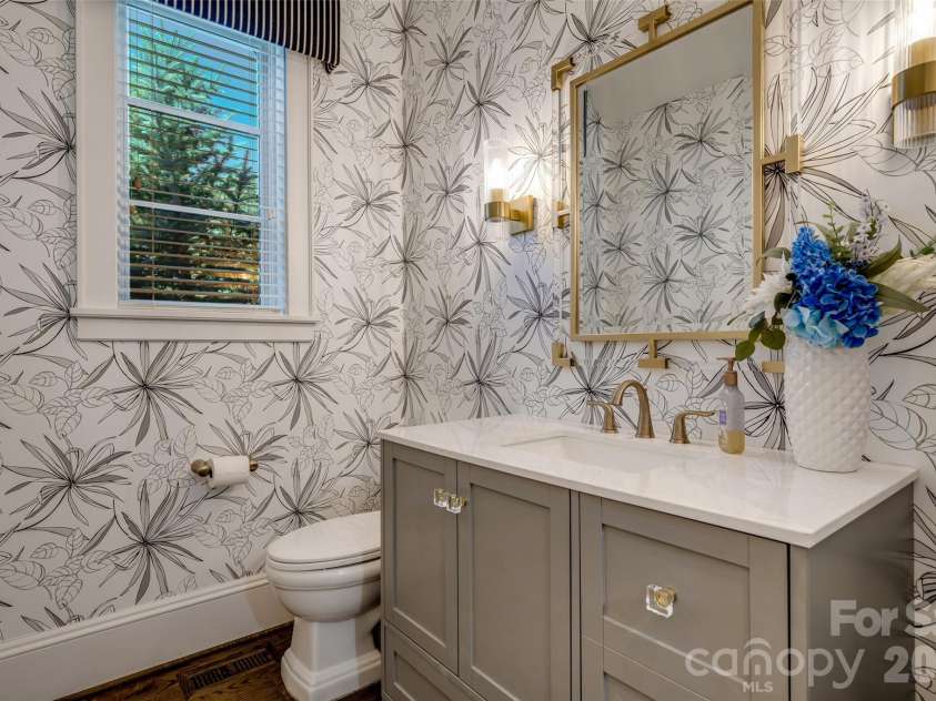 11 Beadle Lane, Asheville, NC 28803.  MLS# CAR4384747, YatesRealty ID 31270. 