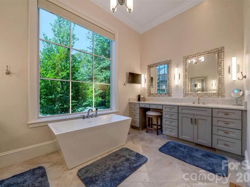 11 Beadle Lane, Asheville, NC 28803.  MLS# CAR4384747, YatesRealty ID 31270. 