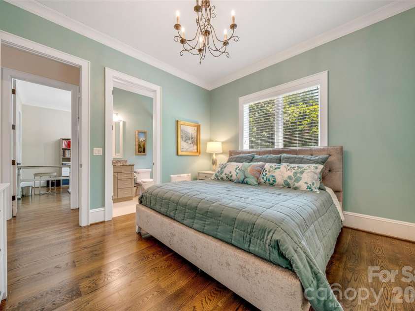 11 Beadle Lane, Asheville, NC 28803.  MLS# CAR4384747, YatesRealty ID 31270. 